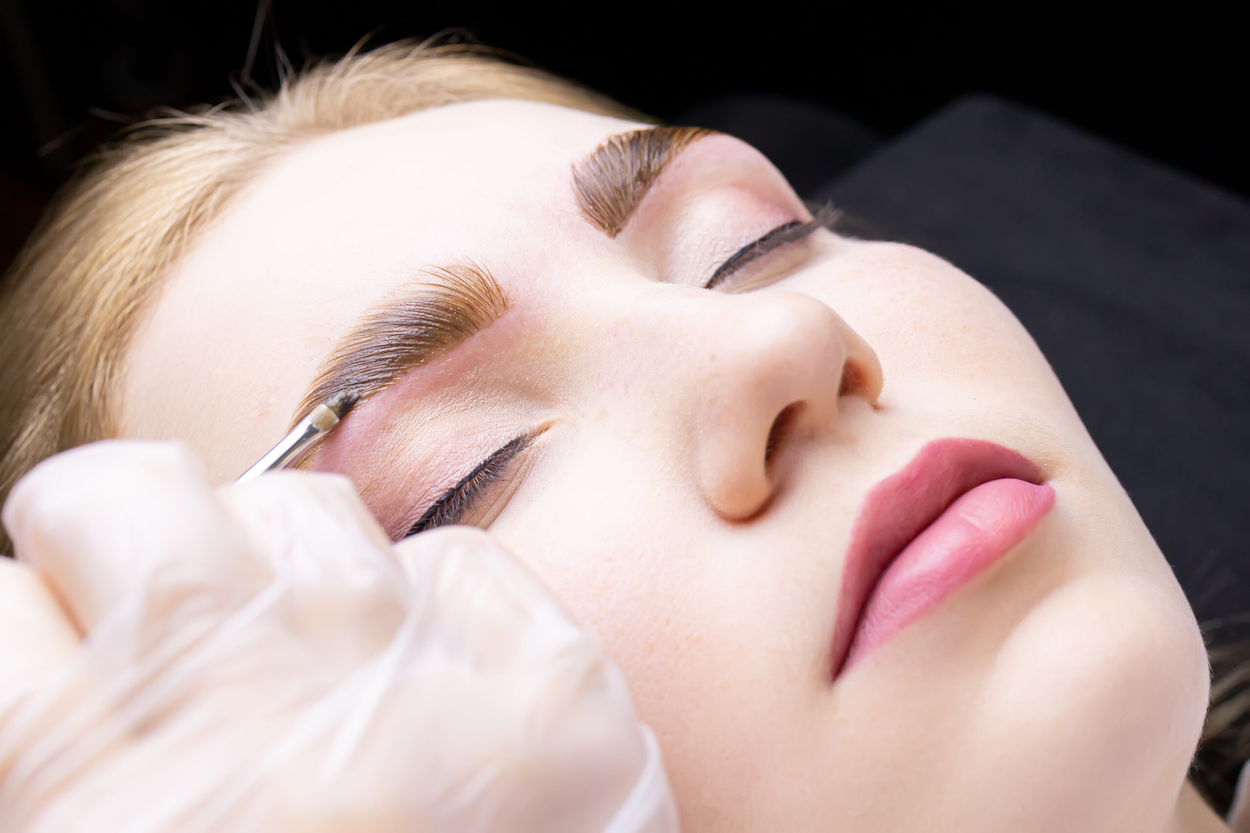 eyebrow lamination procedure using components